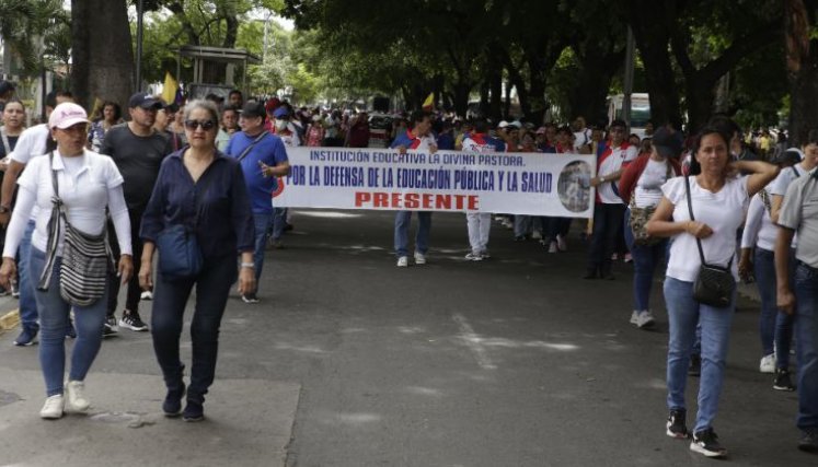 La marcha de los profesores se adelantó de manera pacífica. / Foto: Juan Pablo Cohen / La Opinión 