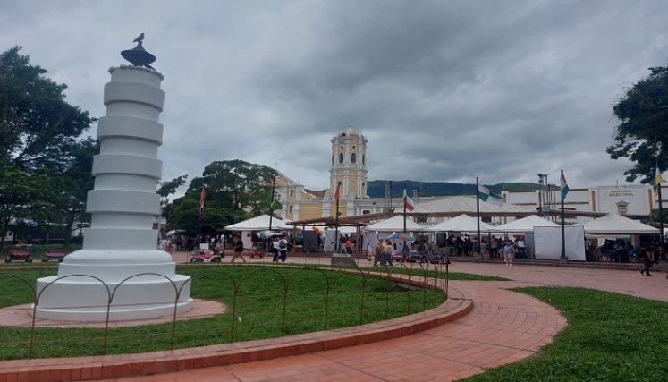 Con el firme propósito de fortalecer los ciclos cortos de comercialización se desarrolló el mercado campesino agroindustrial en Ocaña./ Foto: Cortesía