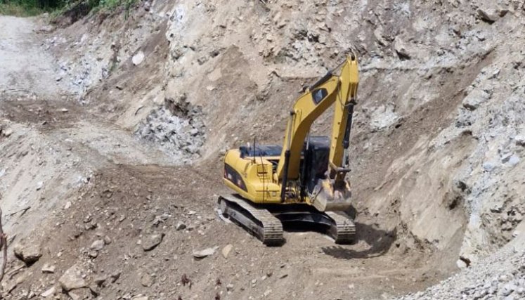 Con maquinaria amarilla han estado interviniendo el río Arboledas para nuevamente encauzarlo y ejecutar obras de mitigación, para evitar una nueva emergencia./ Fotos: Cortesía / La Opinión 