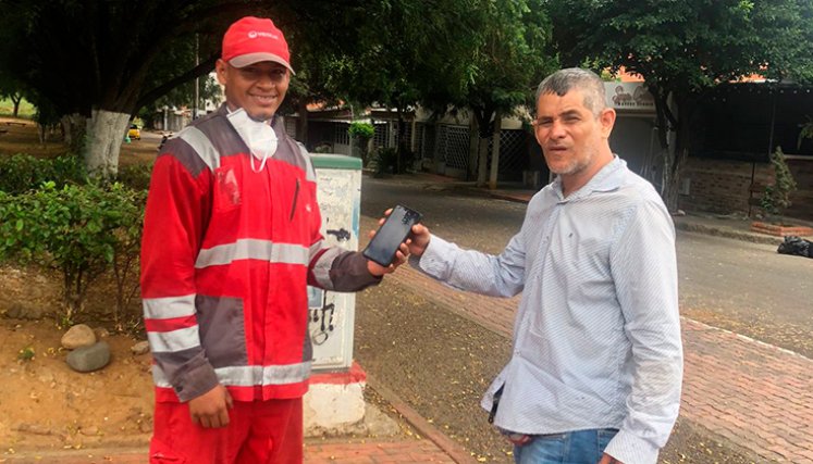 Operario de Veolia regresó celular perdido en Cúcuta 