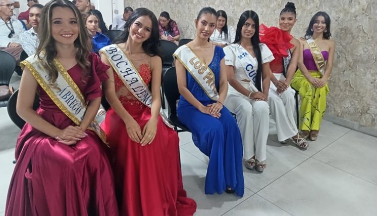 Las candidatas aspirantes al título del reinado departamental del café