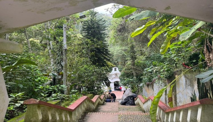 Ante la proximidad de las fiestas patronales voceros comunales solicitan el arreglo del sendero peatonal hacia el santuario/ Foto: Cortesía