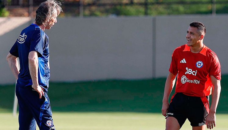 Ricardo Gareca y Alexis Sánchez. 