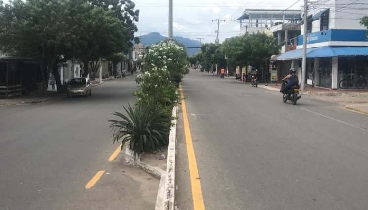 En la doble vía de Siglo XXI falta señalización y se han presentado muchos accidentes./ Foto: Nicolás Mojica 