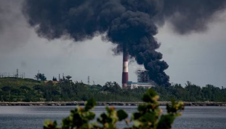 Uno de los dos tanques de crudo, se incendió en Cuba 