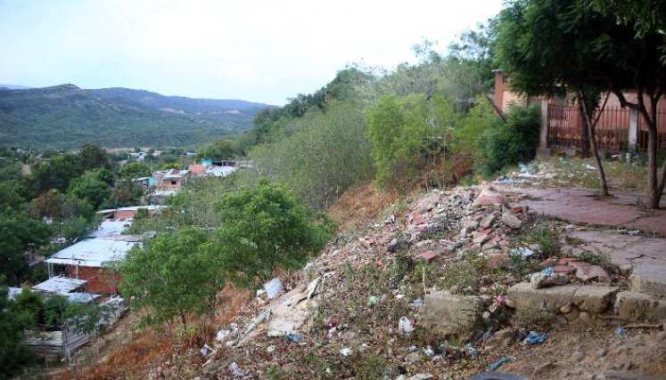 A la fecha, todavía hay viviendas en el sector a punto de desplomarse. 
