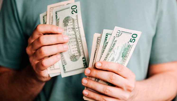 Los analistas estiman que el dólar volverá a estar por debajo de los $4.000 y que el alza de ahora es temporal./ Foto Archivo