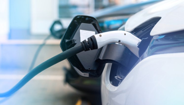 Autos eléctricos e híbridos 