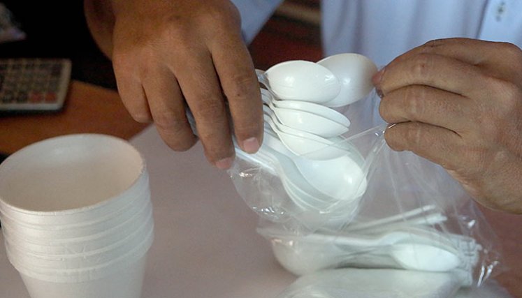 Los costos operativos de las fábricas de productos plásticos subirán, al migrar a insumos ecoamigables./ Foto Archivo