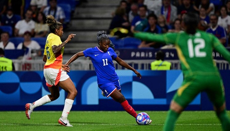 La selección femenina de Colombia resbaló en su primera salida en el fútbol olímpico.