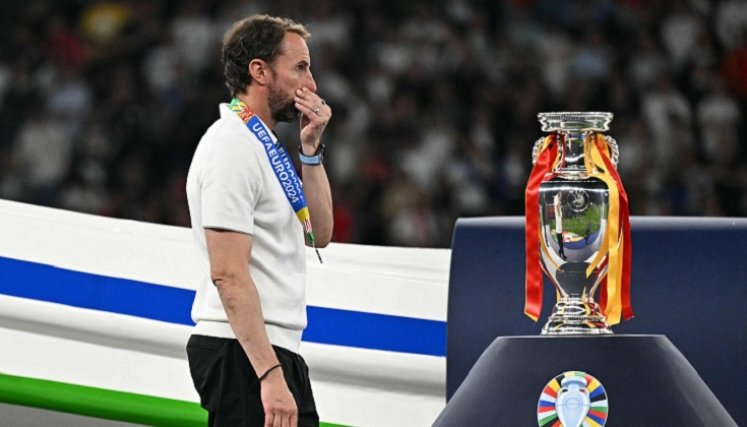 El entrenador no va más con el seleccionado inglés.