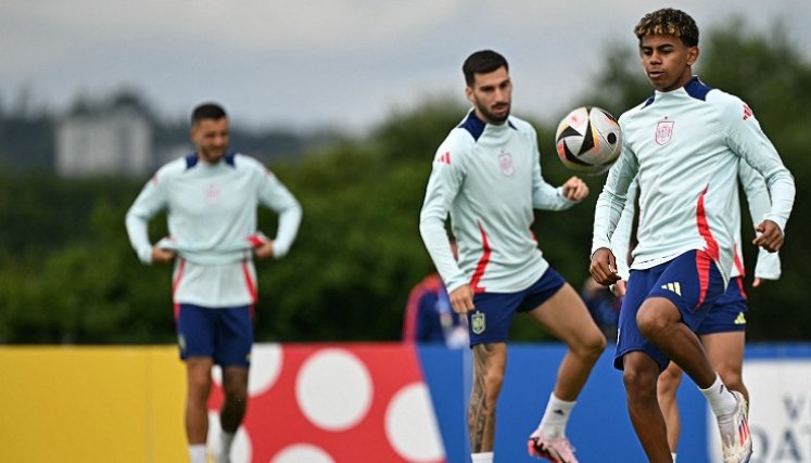 España con el joven Lamine Yamal confía en levantar la Eurocopa.