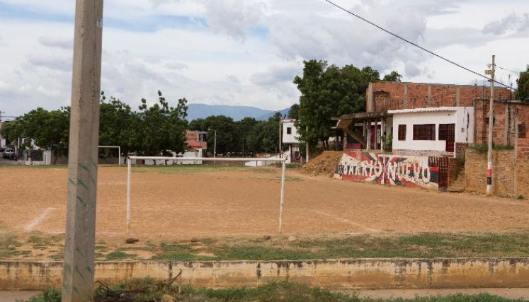 La remodelación de la cancha de tierra es algo que la comunidad viene solicitando durante años. 