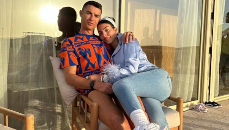 Cristiano Ronaldo y Georgina Rodríguez no dejaron nada a la imaginación y mostraron su impresionante físico a sus seguidores en redes sociales. Aquí el video del momento provocativo.