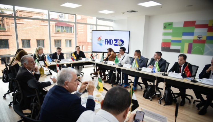El ministro del Interior se reunió por primera vez con los gobernadores para conversar sobre su propuesta de acuerdo nacional. /Foto: cortesía