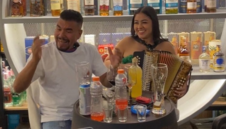 La cucuteña que se unió con su acordeón a Amín Martínez