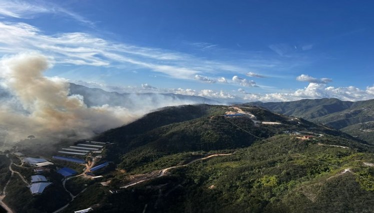 El incendio se encuentra controlado en un 80 por ciento, pero ya ha generado grandes afectaciones en la vegetación de la zona./ Fotos: cortesía para La Opinión