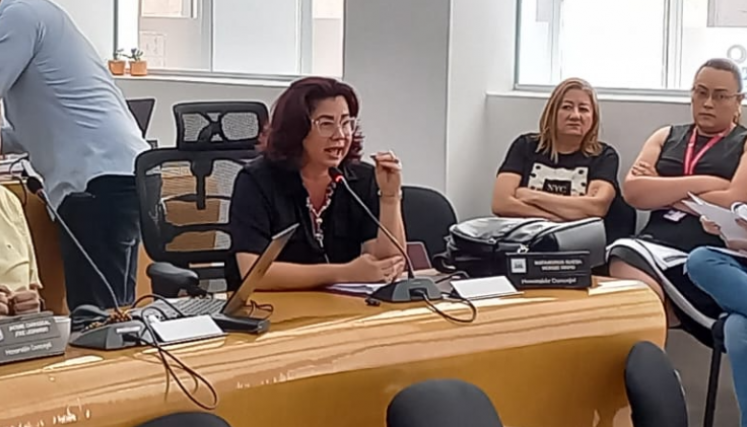 María Eugenia Navarro, secretaria de Hacienda del municipio, descartó riesgos por el empréstito.