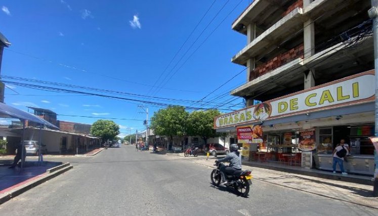 La avenida 5 de Ospina Pérez es uno de los corazones del comercio en la Comuna 7.