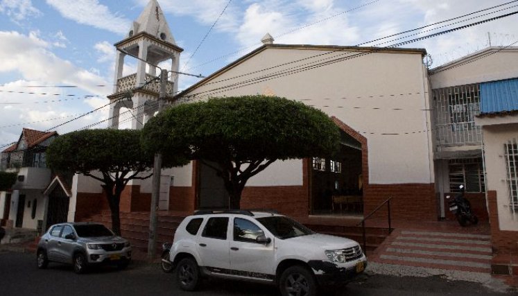 La Parroquia Ave María congrega a los residentes católicos del barrio y algunos de otros lugares de la ciudad. 