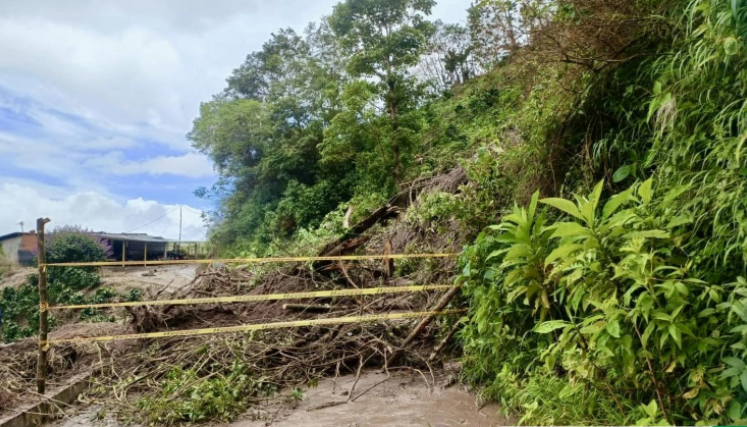 Las lluvias provocaron deslizamientos importantes que tienen bloqueado el acceso a San Calixto.
