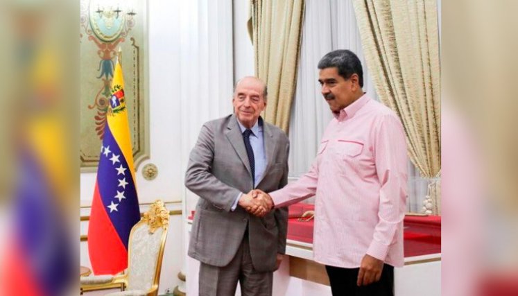 Alvaro Leyva y Nicolás Maduro