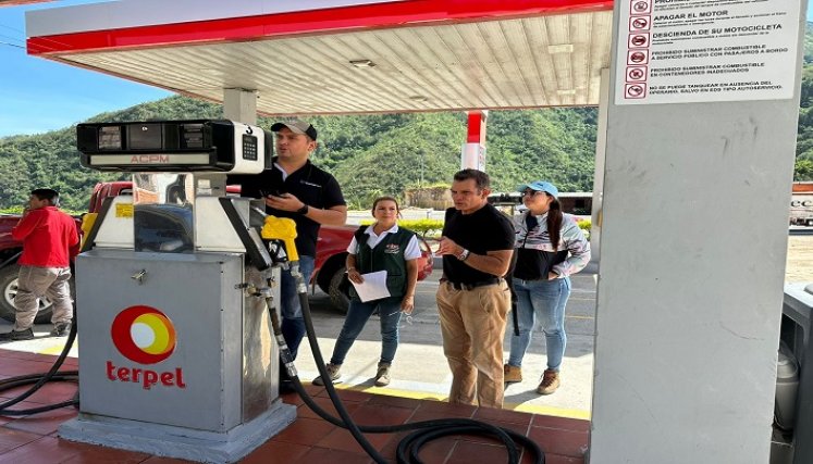 Entidades ambientales adelantan control y vigilancia ambiental para evitar la contaminación del río Algodonal./ Foto cortesía: La Opinión