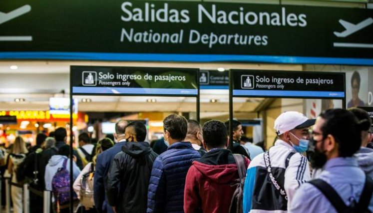 La ministra de Transporte, María Constanza García, admitió que las tarifas de los tiquetes aéreos subirán por la importación de 100.000 barriles de combustible para aviones.