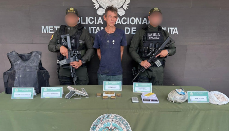 Luis Pérez fue capturado cuando portaba una pistola, un proveedor y un cartucho.