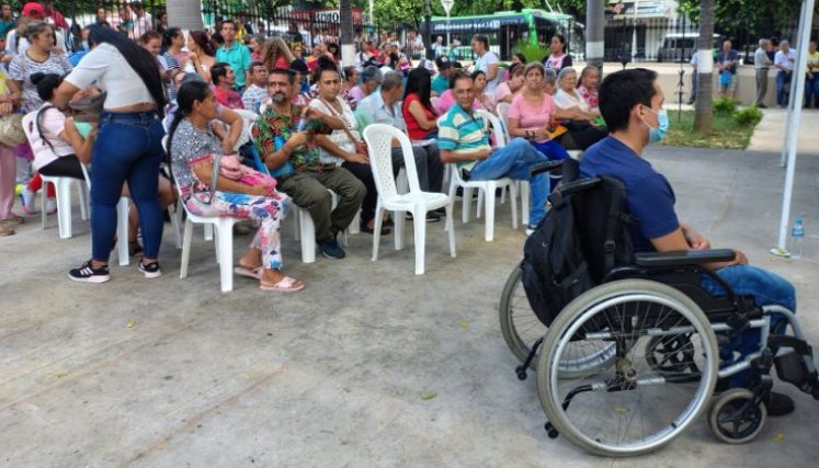 Los usuarios pidieron que para una próxima jornada, se amplíe el espacio y el horario de atención, ya que se generaron largas filas y muchas personas tuvieron que esperar de pie y bajo los rayos del sol durante horas. 
