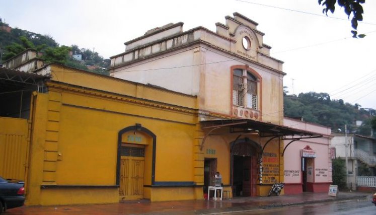 Según los académicos, las diferentes administraciones municipales han dejado en el olvido a los restos del ferrocarril. / Foto: Cortesía.