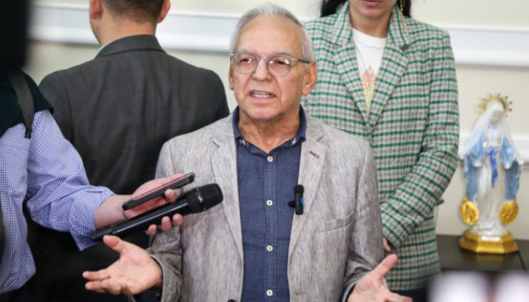 El ministro de Hacienda y Crédito Público, Ricardo Bonilla, radicó la nueva reforma tributaria ante la Secretaría General de Cámara. / Foto: Colprensa