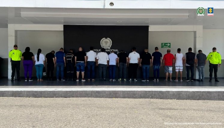 Los policías fueron enviados a prisión y a los demás les dieron casa por cárcel.