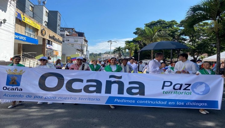 A través de muestras folclóricas los ocañeros claman continuidad de los diálogos de paz en Colombia. /Foto: cortesía: La Opinión. 