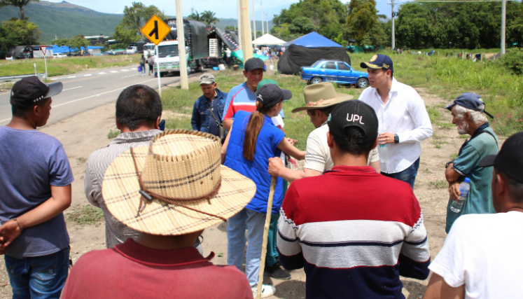 Alcalde de Chitagá acudió al llamado de los campesinos y apoyo la manifestación. 