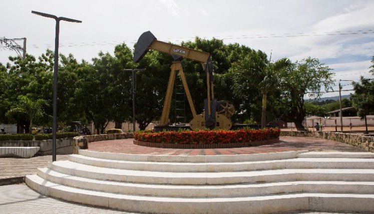 El parque El Balancín rinde homenaje al pasado petrolero del barrio. / Foto: La Opinión.