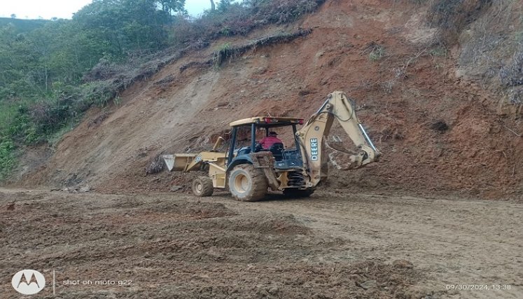 La ola invernal deteriora las vías terciarias de la zona del Catatumbo y la maquinaria es insuficiente para atender las emergencias. / Fotos: Cortesía.