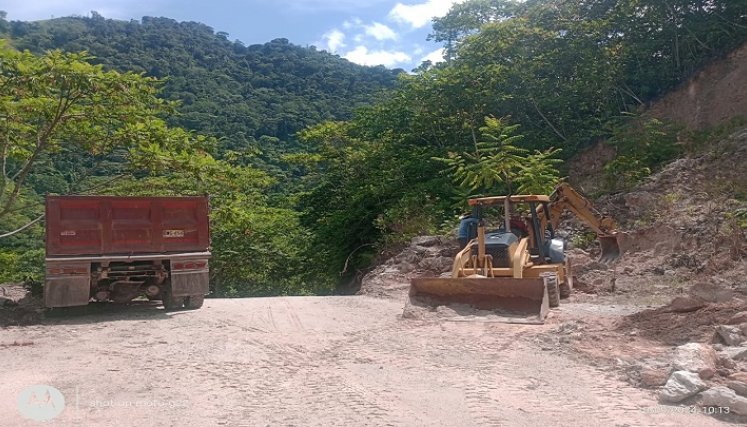 La ola invernal deteriora las vías terciarias de la zona del Catatumbo y la maquinaria es insuficiente para atender las emergencias. / Fotos: Cortesía.