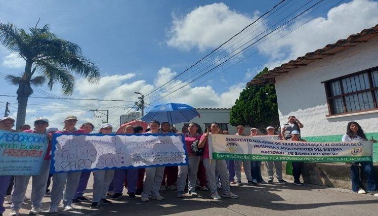 En pie de lucha se encuentran las madres comunitarias de Ocaña para exigir mejores condiciones laborales.