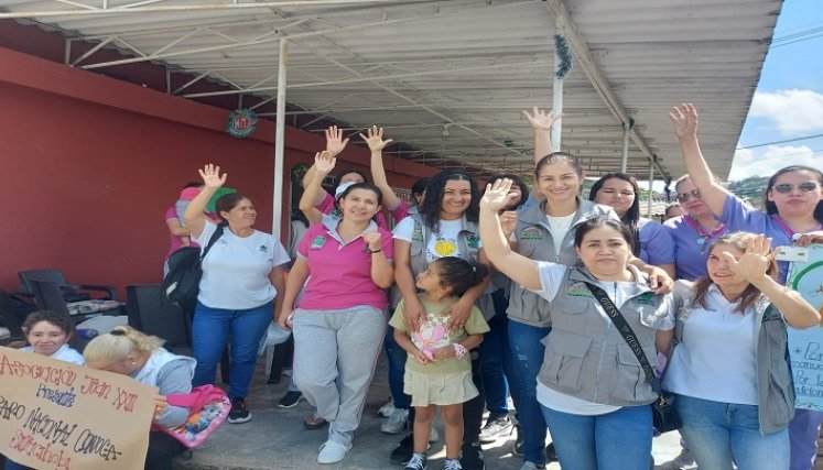 En pie de lucha se encuentran las madres comunitarias de Ocaña para exigir mejores condiciones laborales.