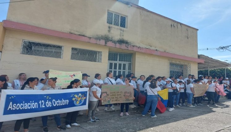 En pie de lucha se encuentran las madres comunitarias de Ocaña para exigir mejores condiciones laborales.
