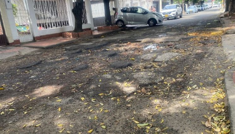 Las calles que conectan al barrio La Riviera se encuentran en deterioro. / Foto: Archivo.
