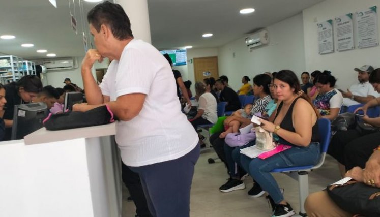 Usuarios de Sanitas ya reciben medicamentos de Pharmasan. / Foto: Laura Serrano / La Opinión 