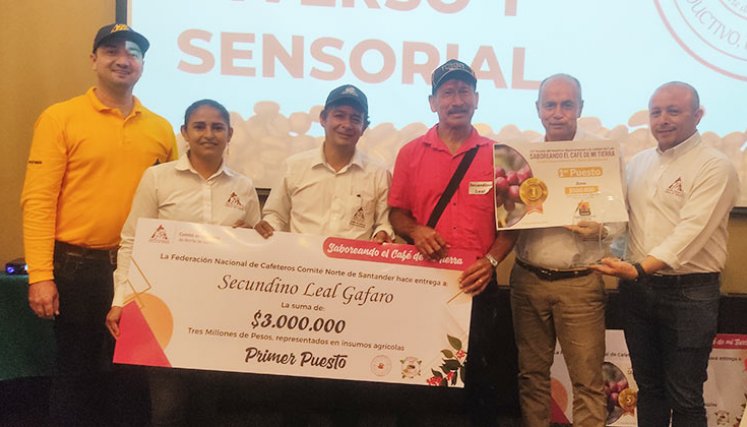 El productor Secundino Leal Gáfaro, de Pamplonita, ganó la edicion 13 el concurso regional del café./ Foto Leonardo Favio Oliveros-La Opinión