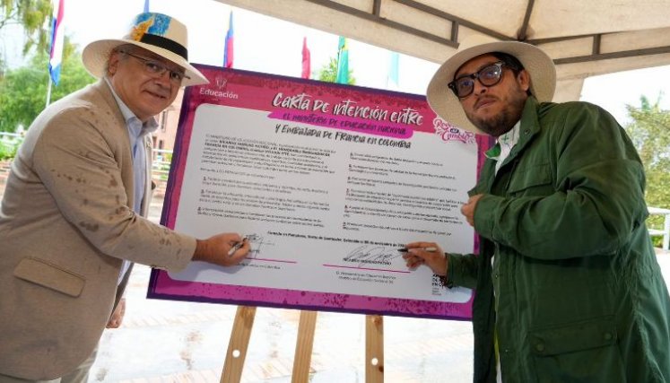 La firma del documento se realizó en el Instituto Superior de Educación Rural (ISER). / Foto: Cortesía /  La Opinión 