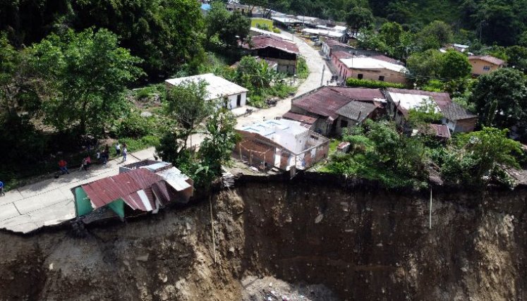 Los habitantes piden que se construya un muro para evitar que sigan los deslizamientos. / Foto: La Opinión