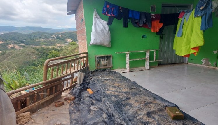 Moradores del barrio Polaco II temen una tragedia ante el movimiento de tierra hace tres años y no aparecen los responsables.