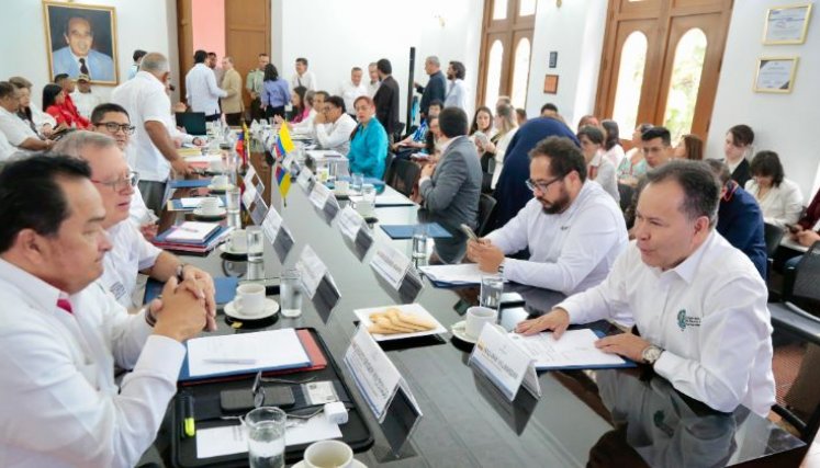 El gobernador William Villamizar recibió a los viceministros en la Cúpula Chata y también participó en el encuentro. / Foto: Cortesía / La Opinión 