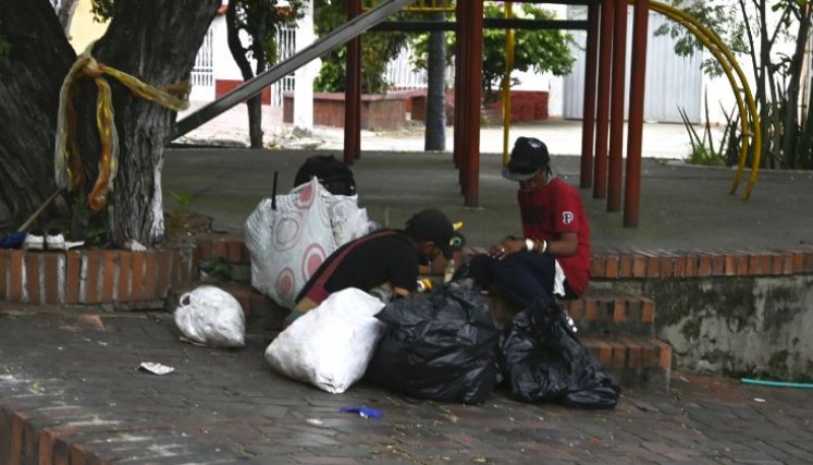 Los líderes mencionaron que la falta de iluminación y el deterioro de los espacios públicos contribuyen a que se cometan estos actos ilegales. / Foto: La Opinión 