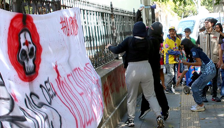 Feministas-atacan-laopinion